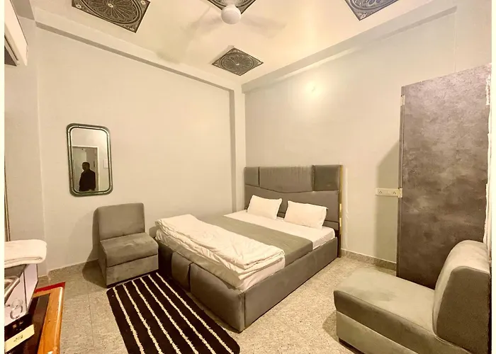 Hotel Prakash Guest House ! Varanasi ! Fully-Air-Conditioned Hotel At Prime Location With Off Site Parking Availability, Near Kashi Vishwanath Temple, And Ganga Ghat
