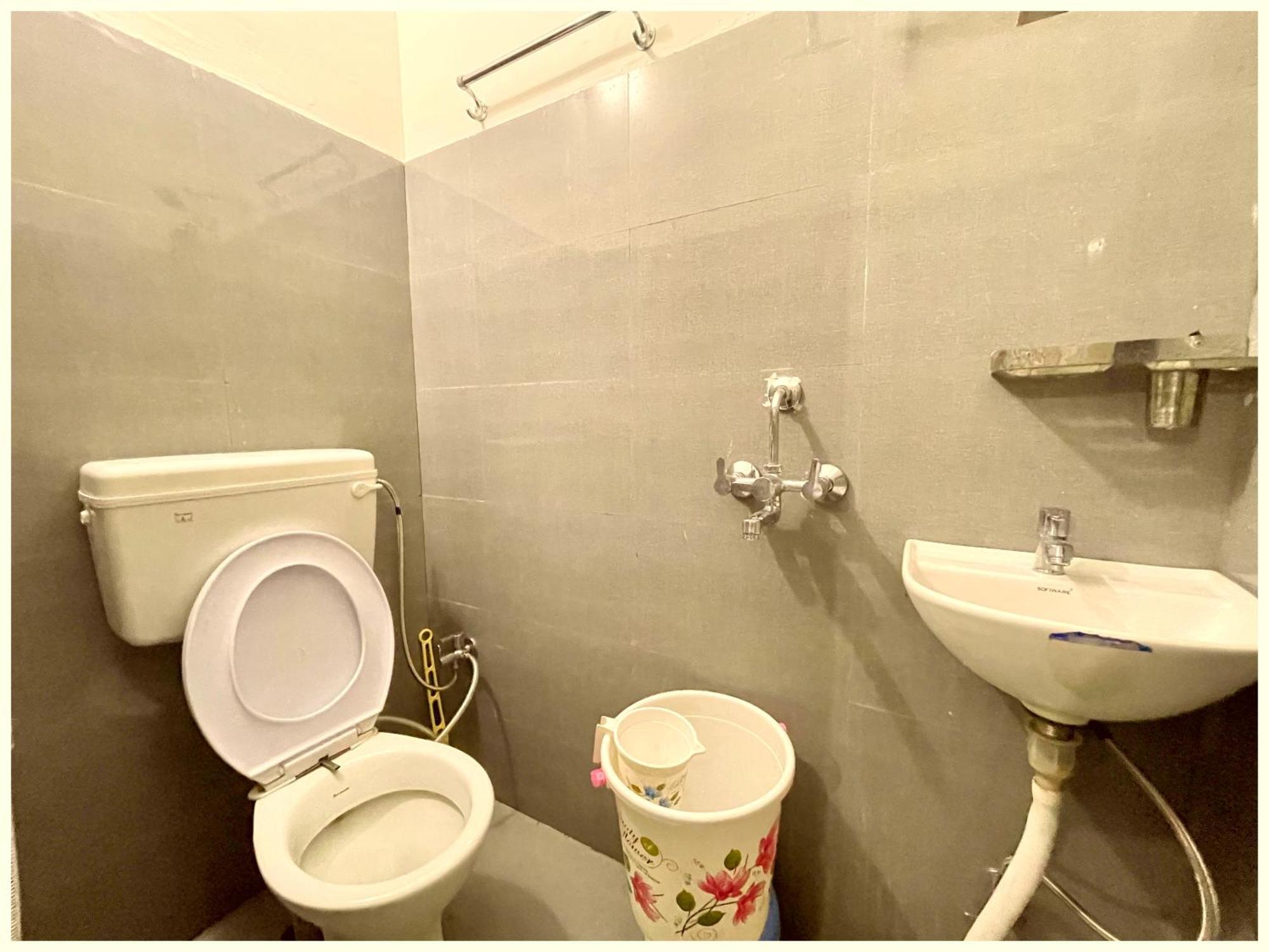 Prakash ! ! Fully-air-conditioned At Prime Location With Off Site Parking Availability, Near Kashi Vishwanath Temple, And Ganga Ghat Hotel Varanasi
