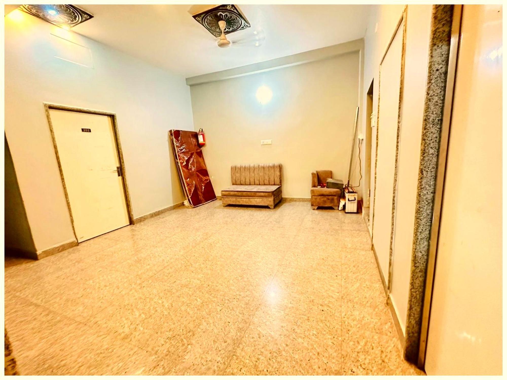 Hotel Prakash ! ! Fully-air-conditioned At Prime Location With Off Site Parking Availability, Near Kashi Vishwanath Temple, And Ganga Ghat 4*