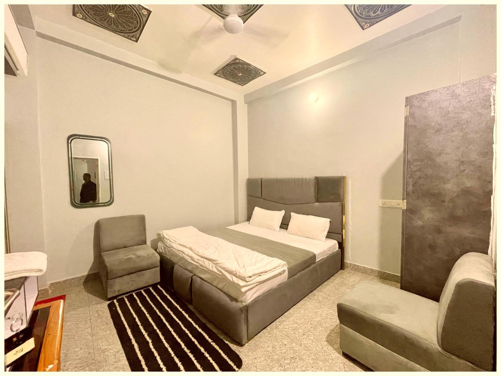 Hotel Prakash ! ! Fully-air-conditioned At Prime Location With Off Site Parking Availability, Near Kashi Vishwanath Temple, And Ganga Ghat Varanasi