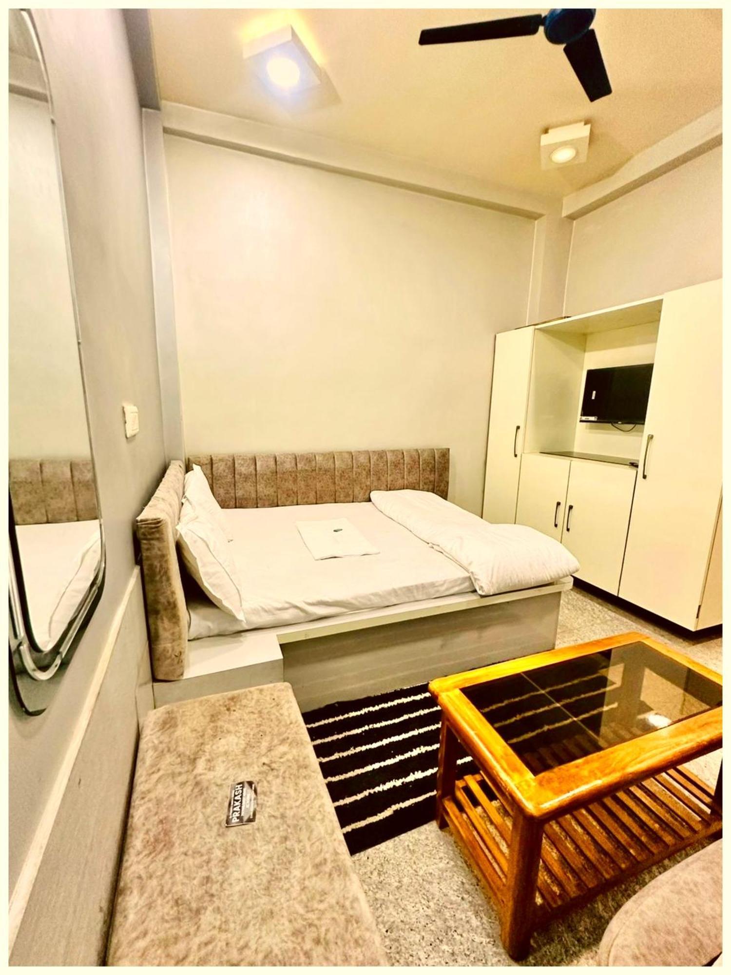 Prakash ! ! Fully-air-conditioned At Prime Location With Off Site Parking Availability, Near Kashi Vishwanath Temple, And Ganga Ghat 4*