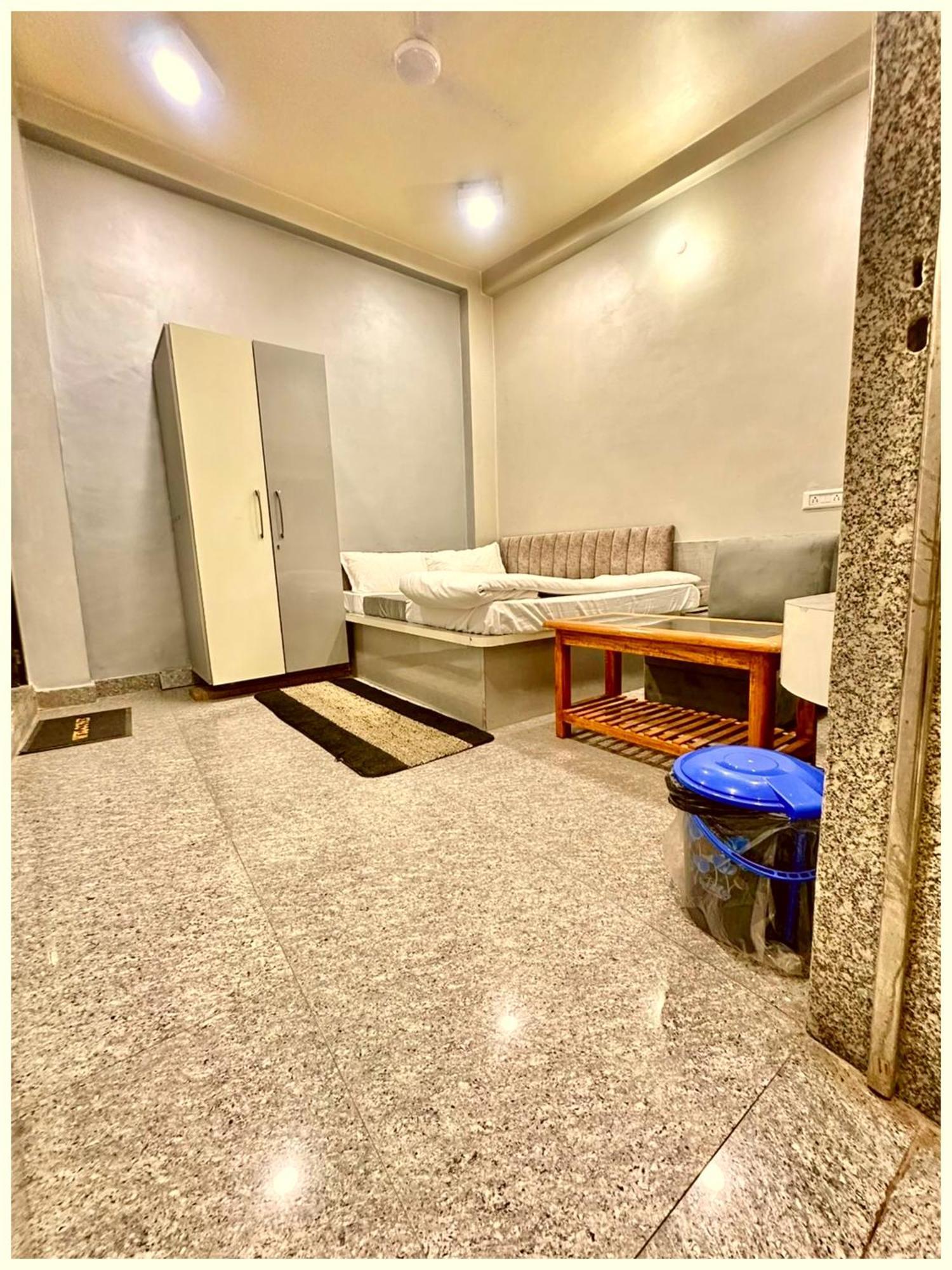 Prakash ! ! Fully-air-conditioned At Prime Location With Off Site Parking Availability, Near Kashi Vishwanath Temple, And Ganga Ghat Varanasi