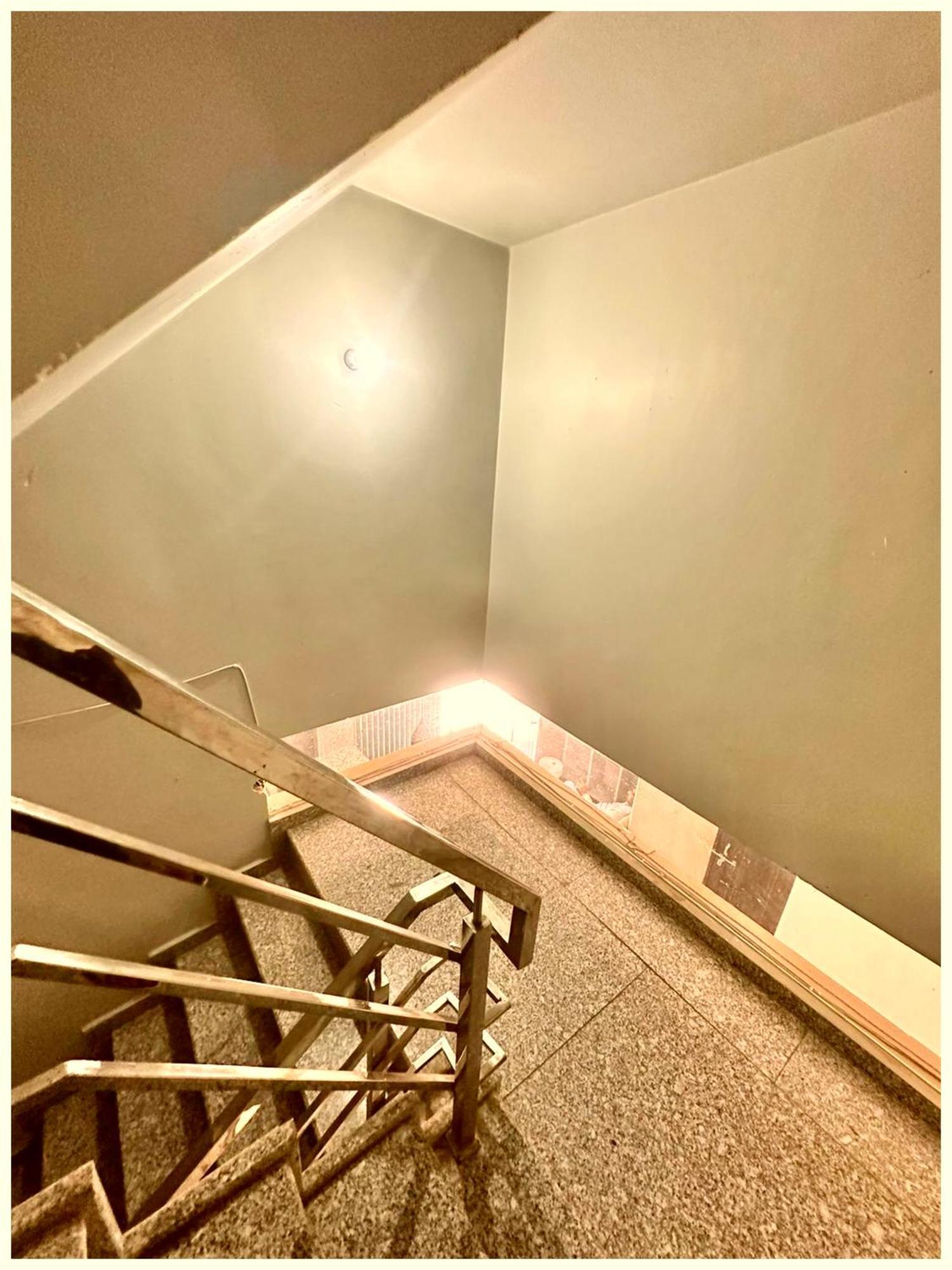 Prakash ! ! Fully-air-conditioned At Prime Location With Off Site Parking Availability, Near Kashi Vishwanath Temple, And Ganga Ghat 4*