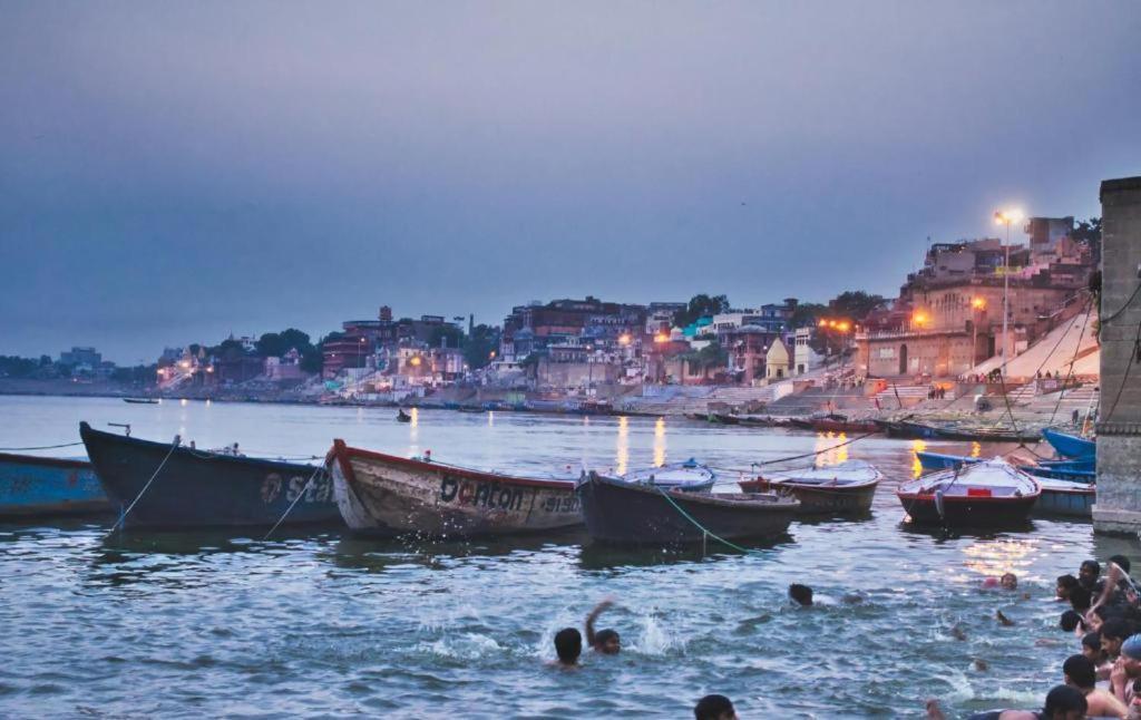 Prakash ! ! Fully-air-conditioned At Prime Location With Off Site Parking Availability, Near Kashi Vishwanath Temple, And Ganga Ghat